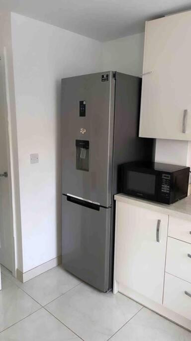 3 Stories, 5 Bedroom House In Prime Location With Balcony And Shared Garden リヴァプール エクステリア 写真