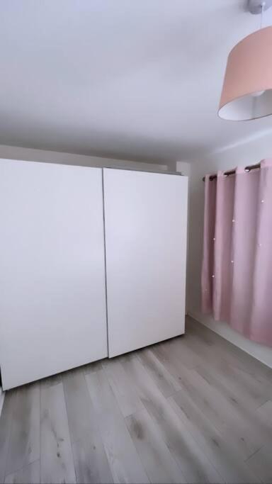 3 Stories, 5 Bedroom House In Prime Location With Balcony And Shared Garden リヴァプール エクステリア 写真