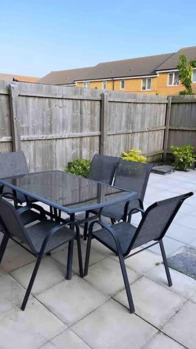 3 Stories, 5 Bedroom House In Prime Location With Balcony And Shared Garden リヴァプール エクステリア 写真